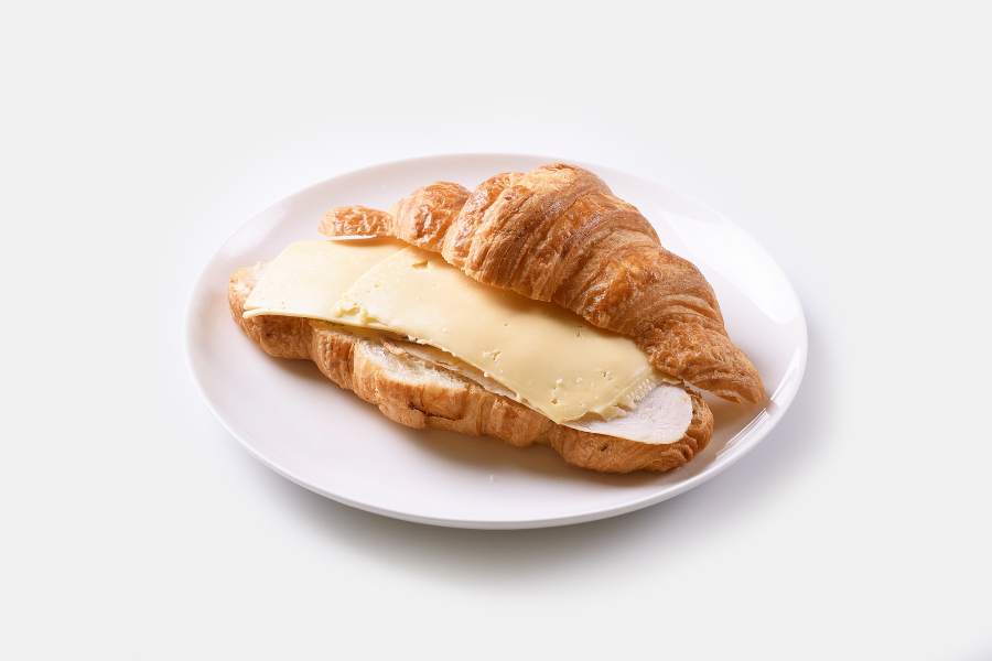 Круассан с курицей и соусом цезарь (коробка 18шт) — фото 3
